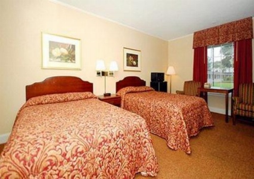 Ambassador Inn image 8