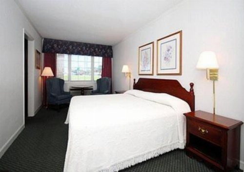 Ambassador Inn image 9