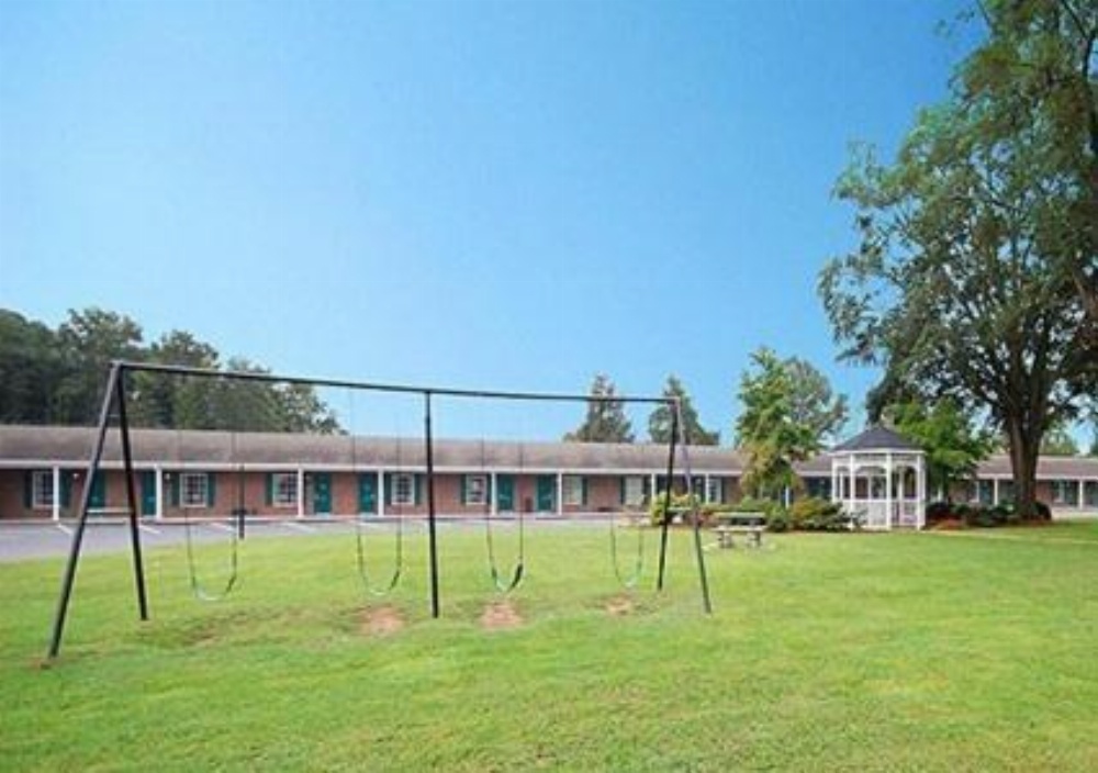 Ambassador Inn Image 12