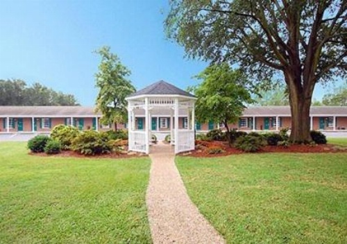 Ambassador Inn image 13