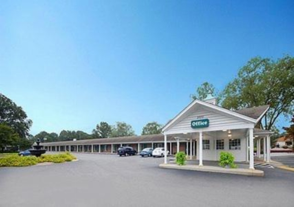 Ambassador Inn Image 14