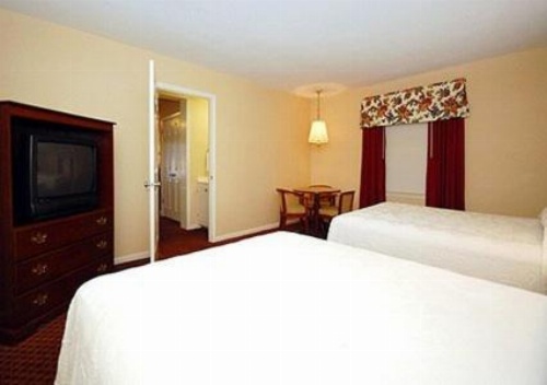 Ambassador Inn image 6